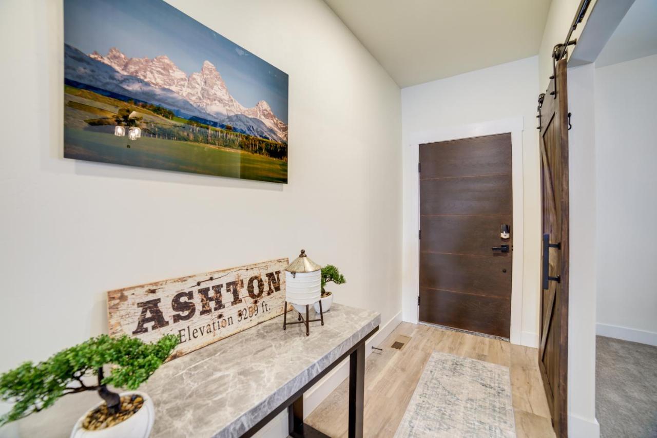 Teton Valley Getaway With Private Deck And Hot Tub! Ashton Luaran gambar